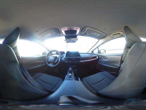 Used 2025 Toyota Prius LE image 38