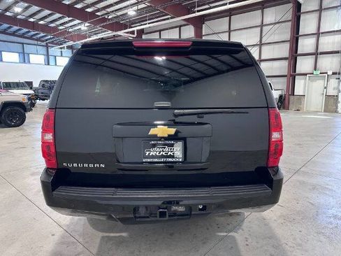 Used 2013 Chevrolet Suburban LT w/ Luxury Package AWD/4WD image 6