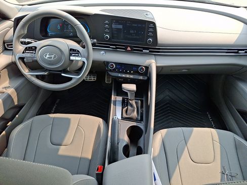Certified 2025 Hyundai Elantra Sport FWD image 15
