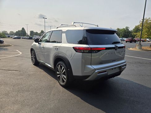 Used 2025 Nissan Pathfinder Platinum AWD/4WD image 6