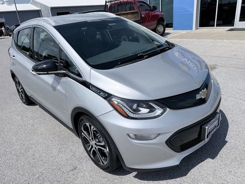 Used 2019 Chevrolet Bolt Premier w/ Infotainment Package FWD image 2