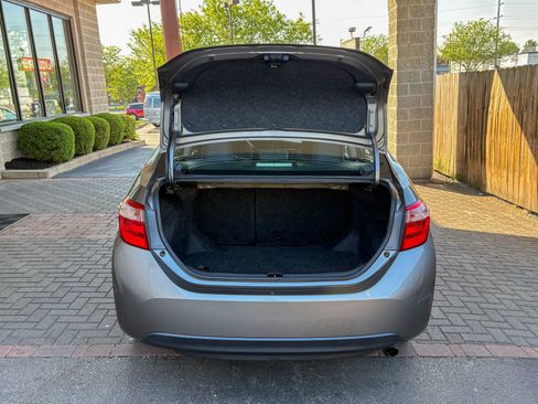 Used 2018 Toyota Corolla LE FWD image 30