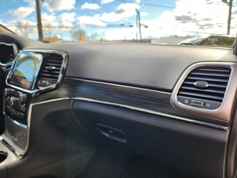 Used 2021 Jeep Grand Cherokee Limited w/ Luxury Group II image 18