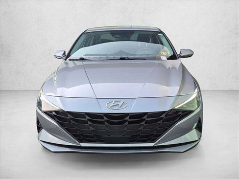 Used 2021 Hyundai Elantra SEL w/ Convenience Package FWD image 2