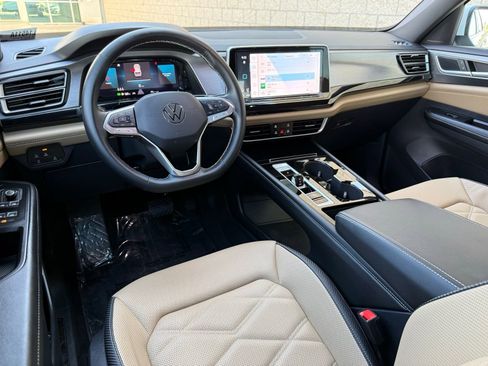Used 2025 Volkswagen Atlas Cross Sport SE image 30