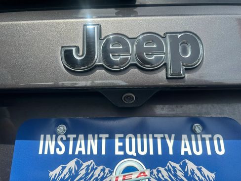 Used 2017 Jeep Renegade Latitude AWD/4WD image 17