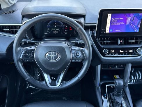 Used 2023 Toyota Corolla Cross XLE image 13