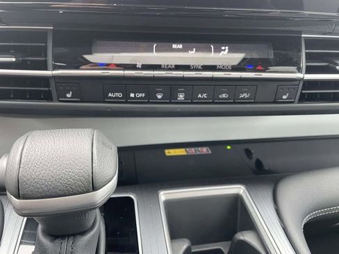 Used 2025 Toyota Sienna XLE image 42