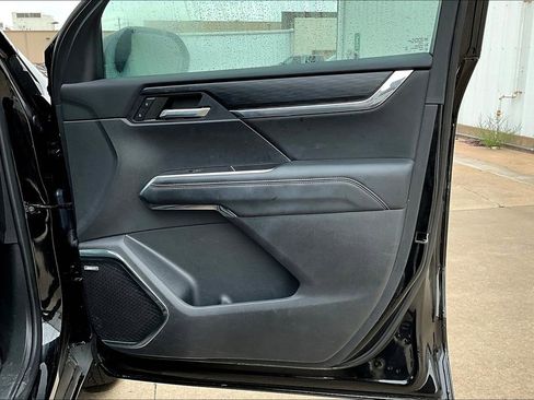 Used 2024 GMC Acadia Elevation image 22