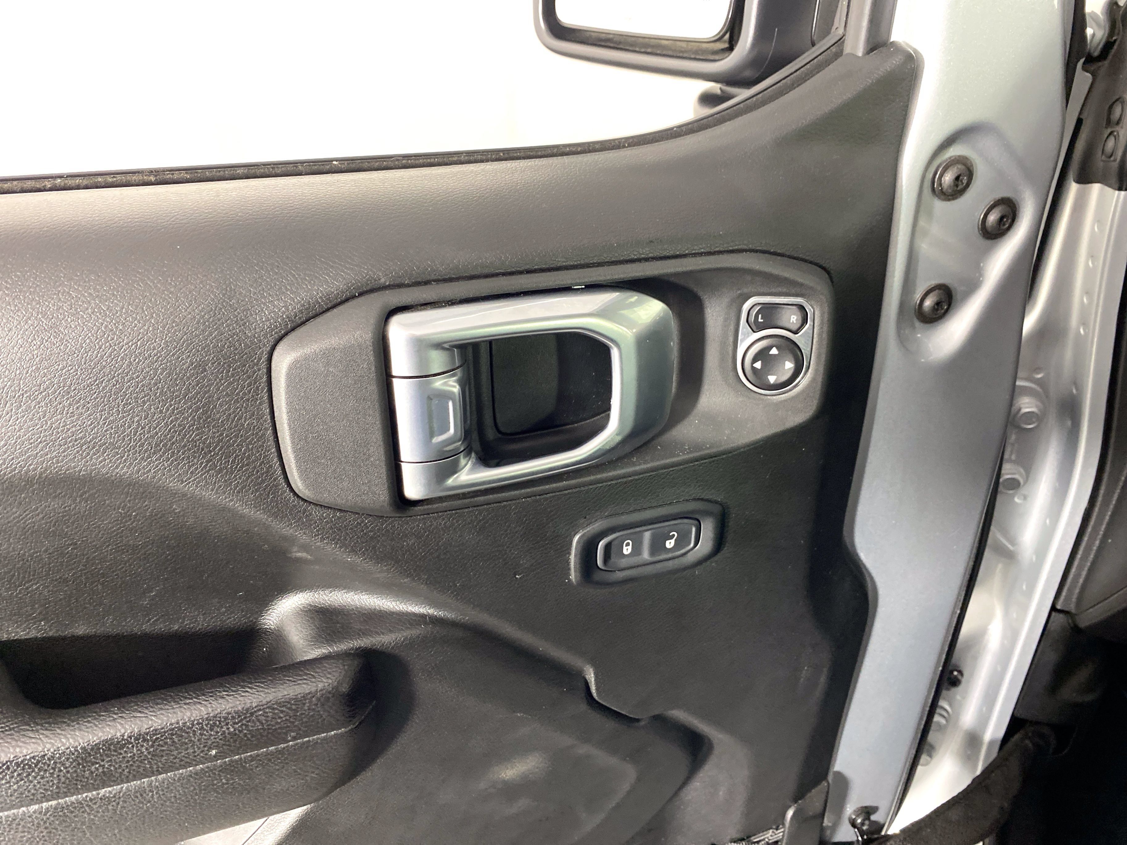 Used 2023 Jeep Gladiator Sport AWD/4WD image 15