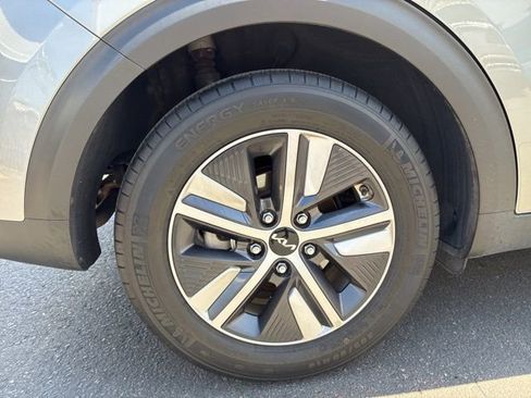 Used 2022 Kia Niro LXS image 10