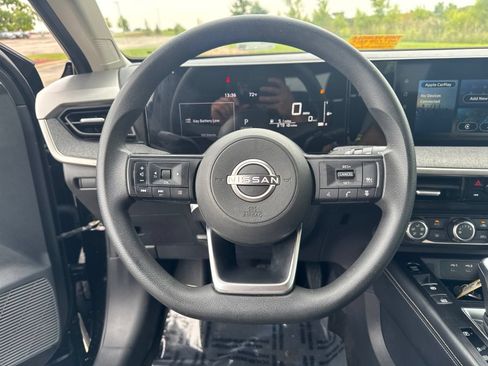 Used 2025 Nissan Kicks SV w/ Charging Package AWD/4WD image 16