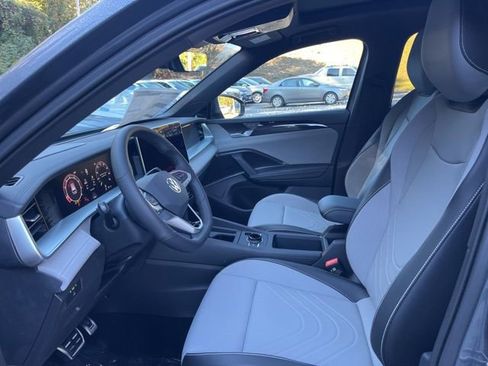 New 2026 Volkswagen Tiguan SE R-Line AWD/4WD image 7
