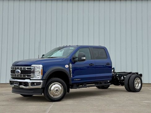New 2026 Ford F550 4x4 Crew Cab image 2