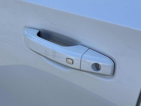 Used 2025 Chevrolet Suburban Z71 image 16