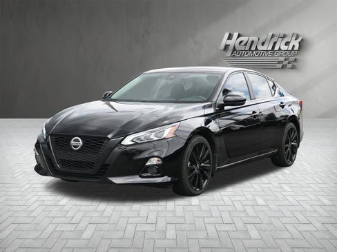 Used 2022 Nissan Altima 2.5 SR w/ Midnight Edition Package FWD image 5