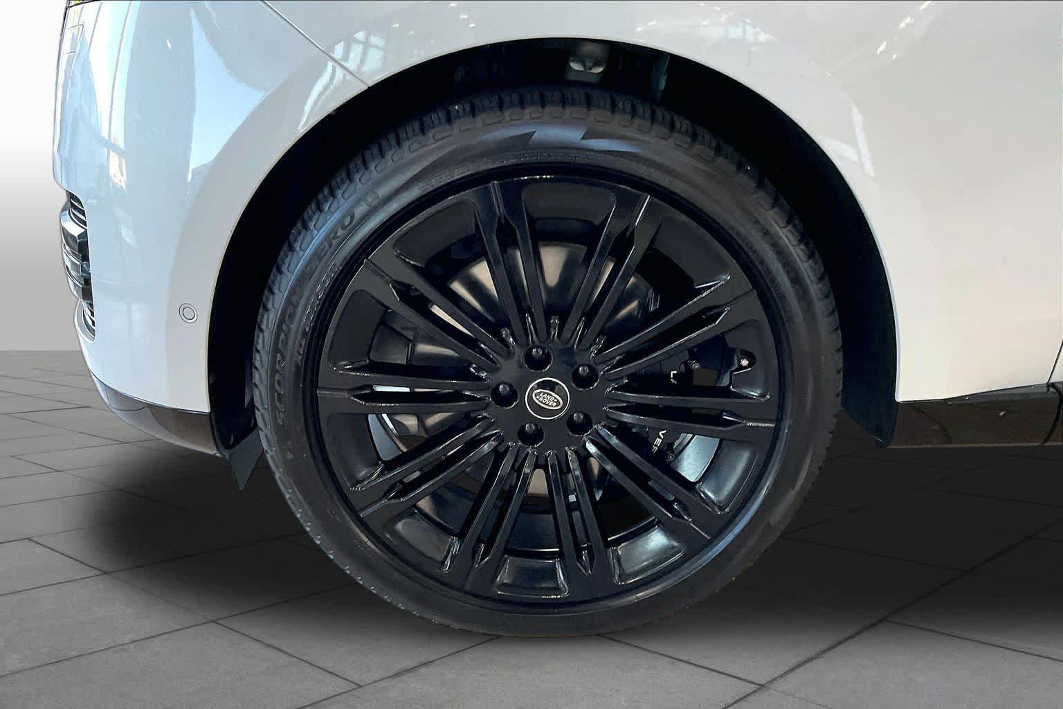Used 2024 Land Rover Range Rover Long Wheelbase Autobiography AWD/4WD image 10