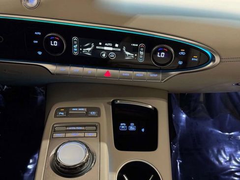 Used 2025 Genesis GV70 3.5T Sport w/ Sport Prestige Package image 18