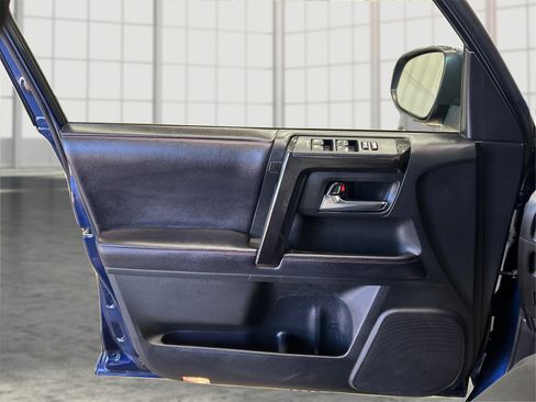 Used 2018 Toyota 4Runner TRD Off-Road Premium image 19