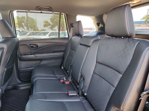 Used 2023 Honda Passport Elite image 12