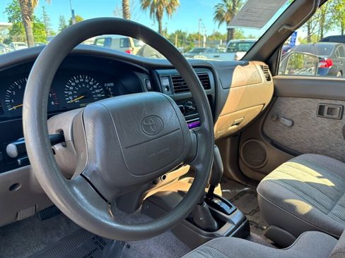 Used 1999 Toyota Tacoma 4x4 Xtracab V6 image 13