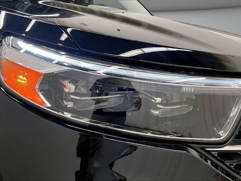 Used 2021 Ford Explorer XLT AWD/4WD image 31