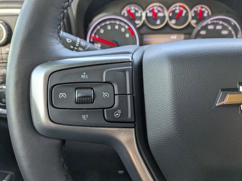 Used 2022 Chevrolet Silverado 1500 LT w/ Z71 Off-Road Package AWD/4WD image 16