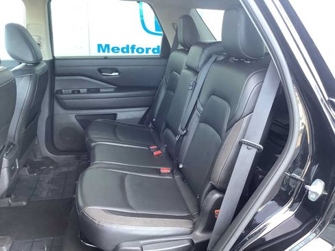 Used 2022 Nissan Pathfinder SL AWD/4WD image 13