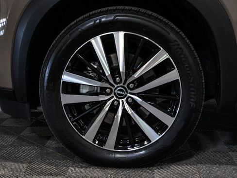 Used 2024 Nissan Pathfinder Platinum w/ Cargo Package image 18