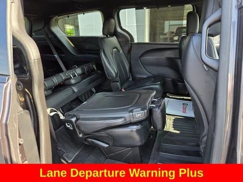 Used 2020 Chrysler Pacifica Touring-L w/ Advanced Safetytec Group AWD/4WD image 18