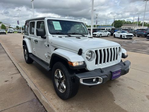 Used 2022 Jeep Wrangler Unlimited Sahara w/ Cold Weather Group AWD/4WD image 2