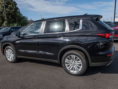 New 2024 Mitsubishi Outlander ES image 13