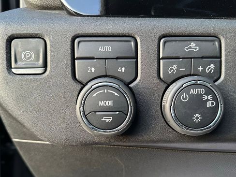 Used 2022 Chevrolet Silverado 1500 LT image 14