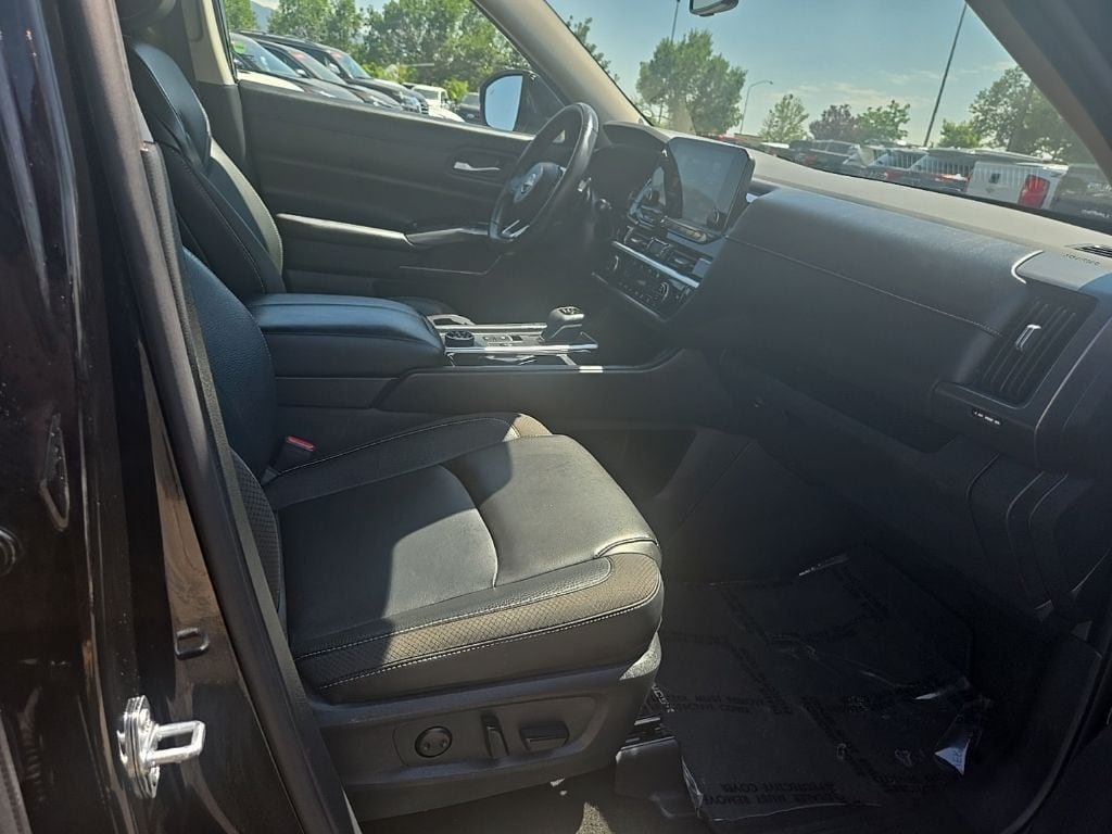 Used 2025 Nissan Pathfinder SL AWD/4WD image 27