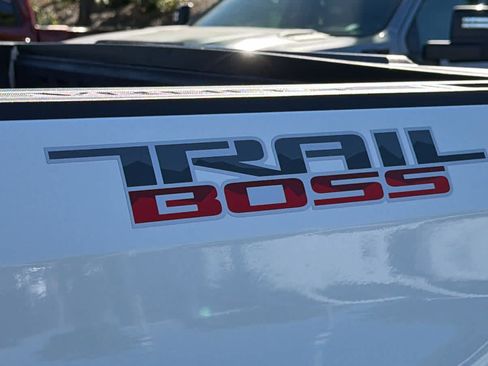 Used 2021 Chevrolet Silverado 1500 LT Trail Boss AWD/4WD image 28