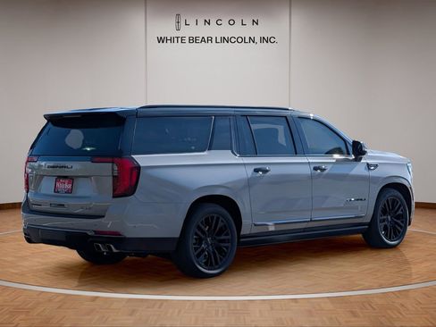 Used 2025 GMC Yukon XL Denali Ultimate AWD/4WD image 5