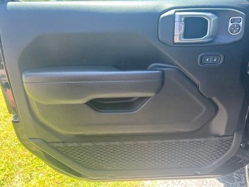 Used 2024 Jeep Wrangler Unlimited Sport AWD/4WD image 9