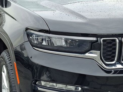 Used 2023 Jeep Grand Cherokee Limited image 9