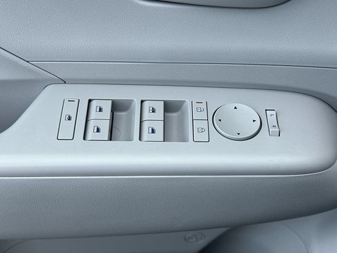 Certified 2025 Hyundai Kona SEL AWD/4WD image 11