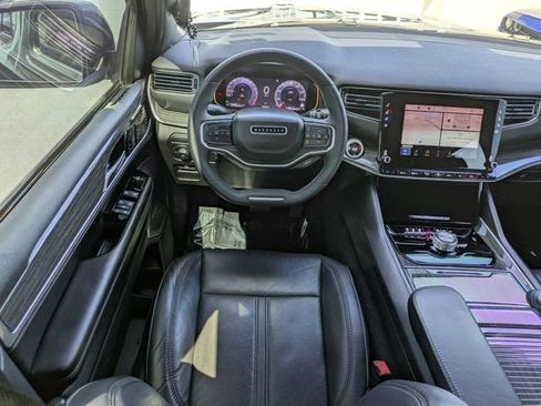 Used 2022 Jeep Wagoneer Series II RWD image 18