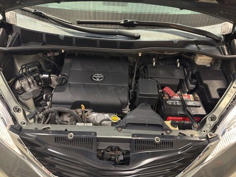 Used 2014 Toyota Sienna LE image 31