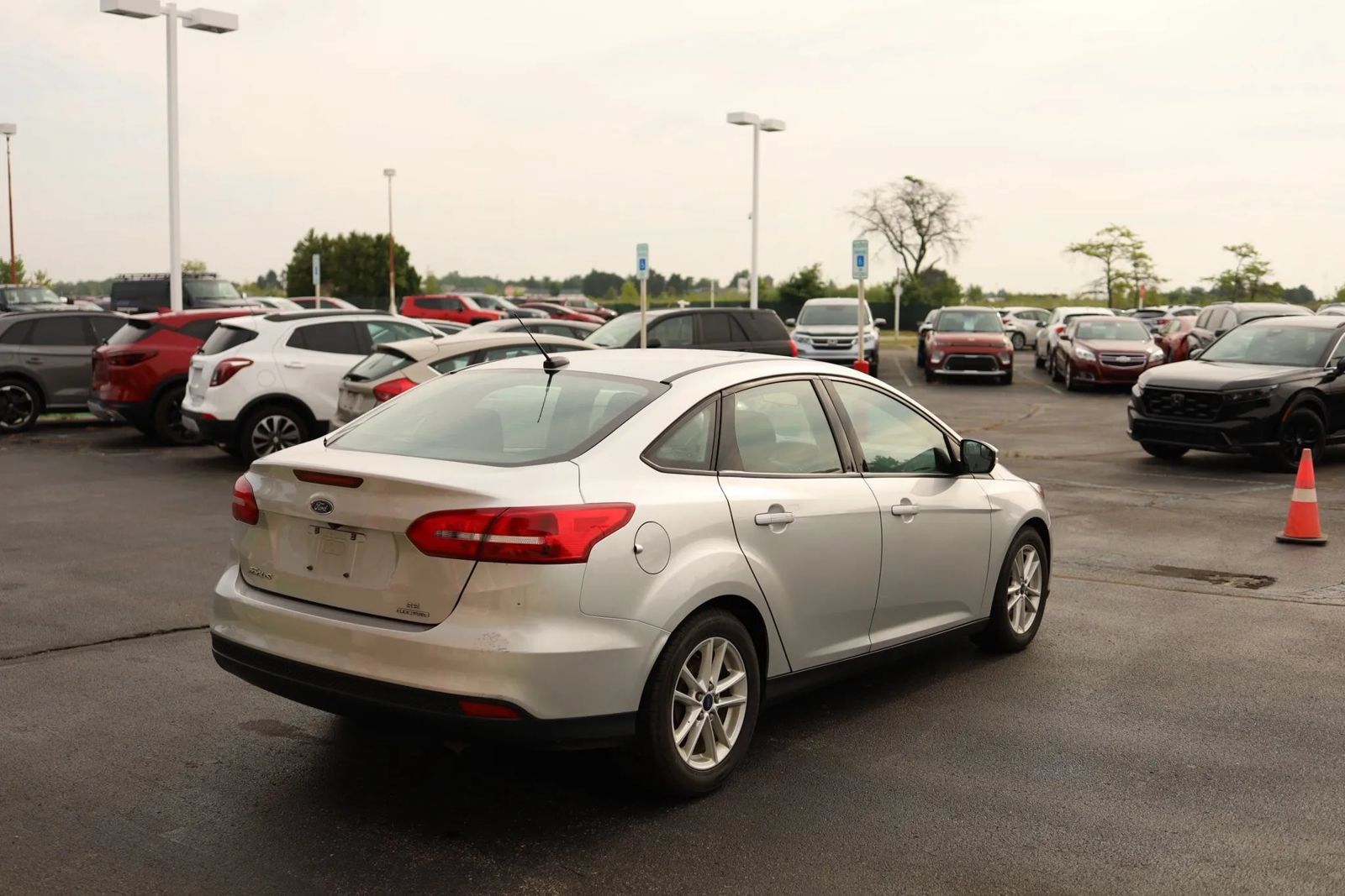 Used 2016 Ford Focus SE FWD image 5