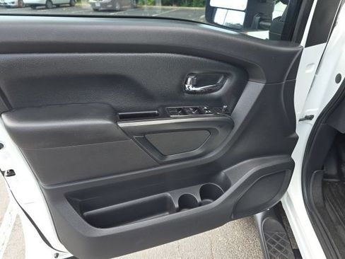 Used 2019 Nissan Titan SV w/ SV Convenience Package AWD/4WD image 14