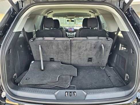 Used 2023 Ford Explorer XLT image 16