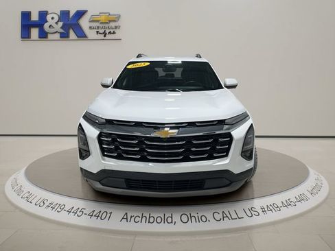 Used 2025 Chevrolet Equinox LT w/ Convenience Package II AWD/4WD image 2