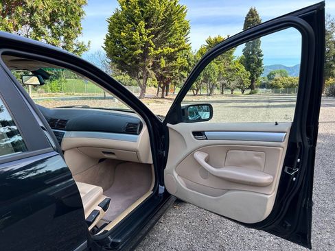 Used 2004 BMW 325i Sedan RWD image 35
