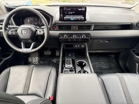 Certified 2023 Honda Pilot Touring image 16