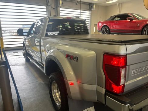 Used 2022 Ford F350 XLT w/ XLT Premium Package AWD/4WD image 8
