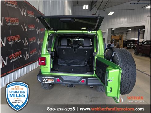 Used 2018 Jeep Wrangler Unlimited Sahara w/ LED Lighting Group AWD/4WD image 10