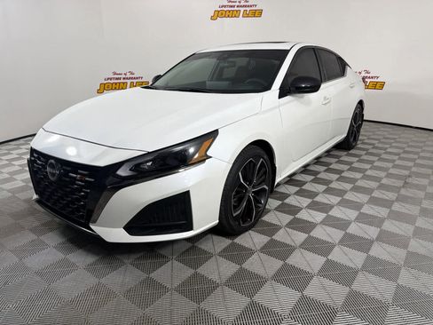 Used 2024 Nissan Altima 2.5 SR w/ SR Premium Package image 1